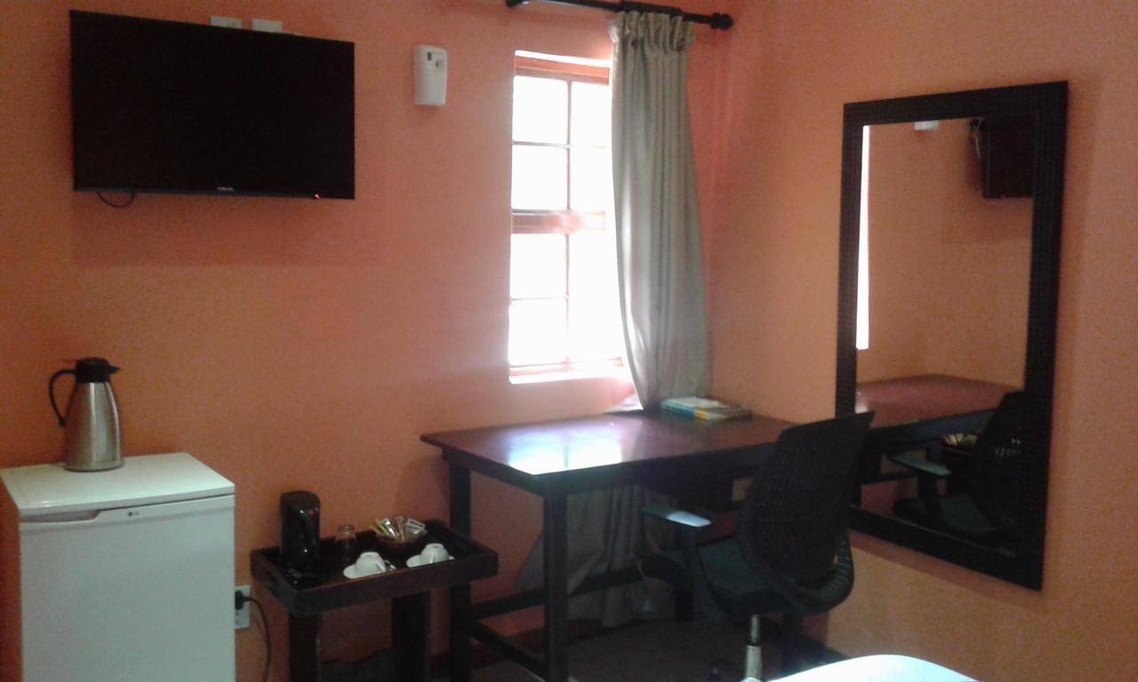 Larissa Hotel Maun Ngoại thất bức ảnh