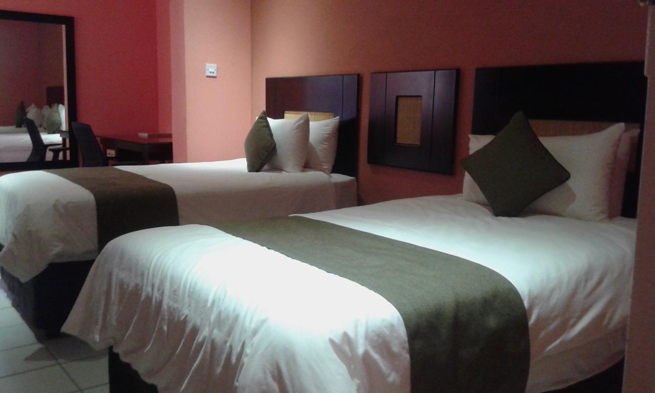 Larissa Hotel Maun Ngoại thất bức ảnh