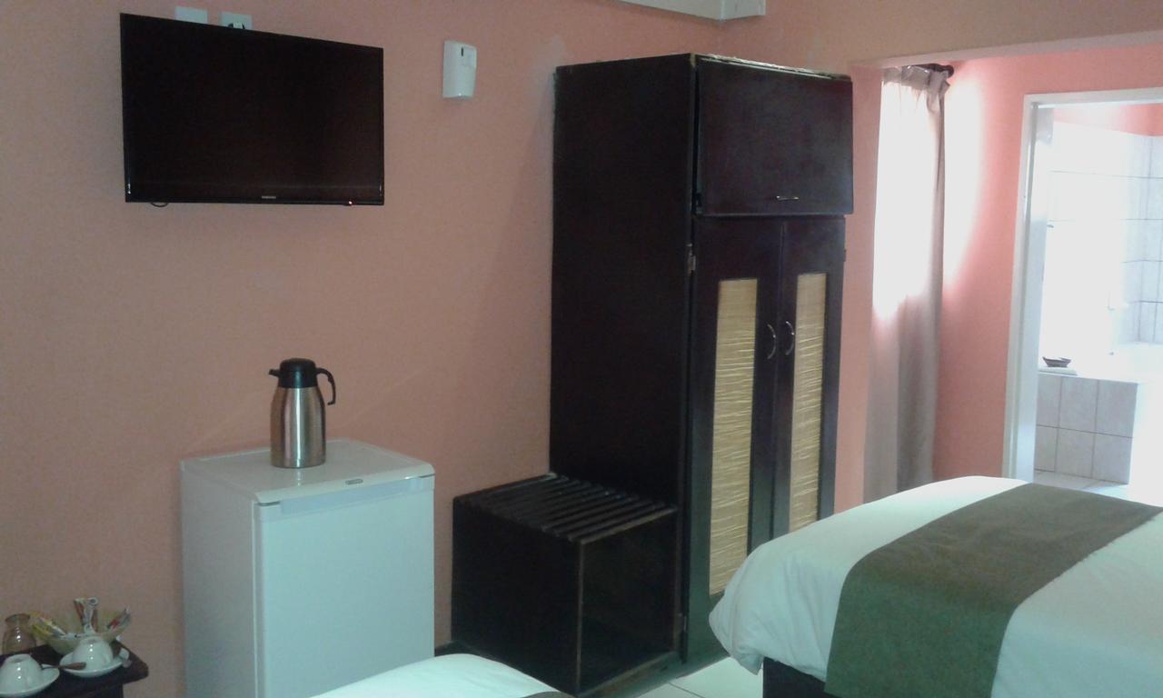 Larissa Hotel Maun Ngoại thất bức ảnh