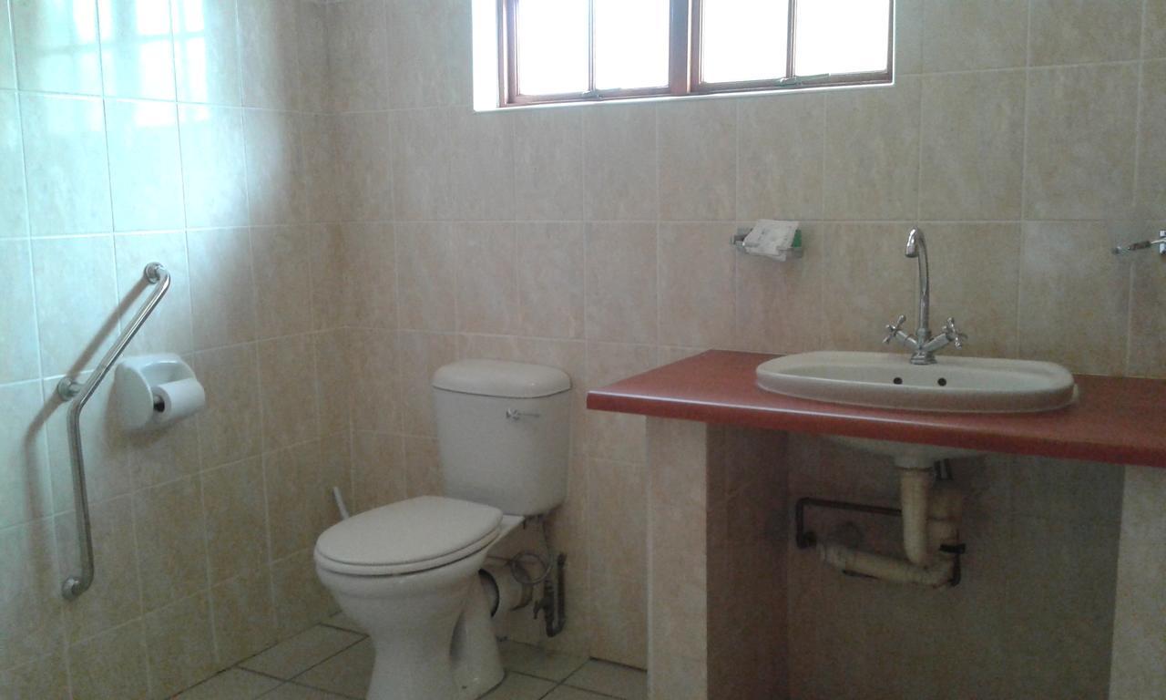 Larissa Hotel Maun Ngoại thất bức ảnh