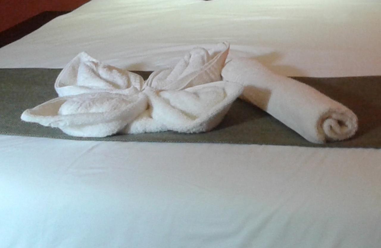 Larissa Hotel Maun Ngoại thất bức ảnh